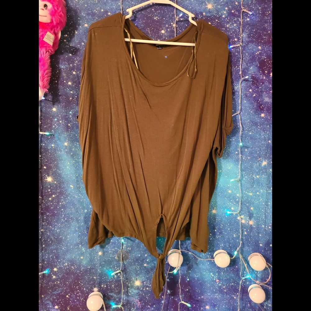 Tshirt with loop tie in front